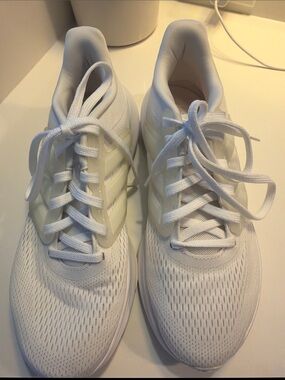 Adidas bounce all white US 9 women's
